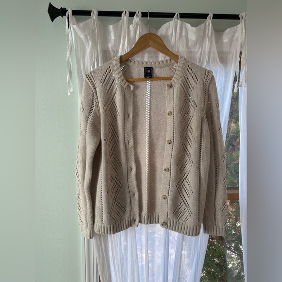 GAP - Picture 4 of 5